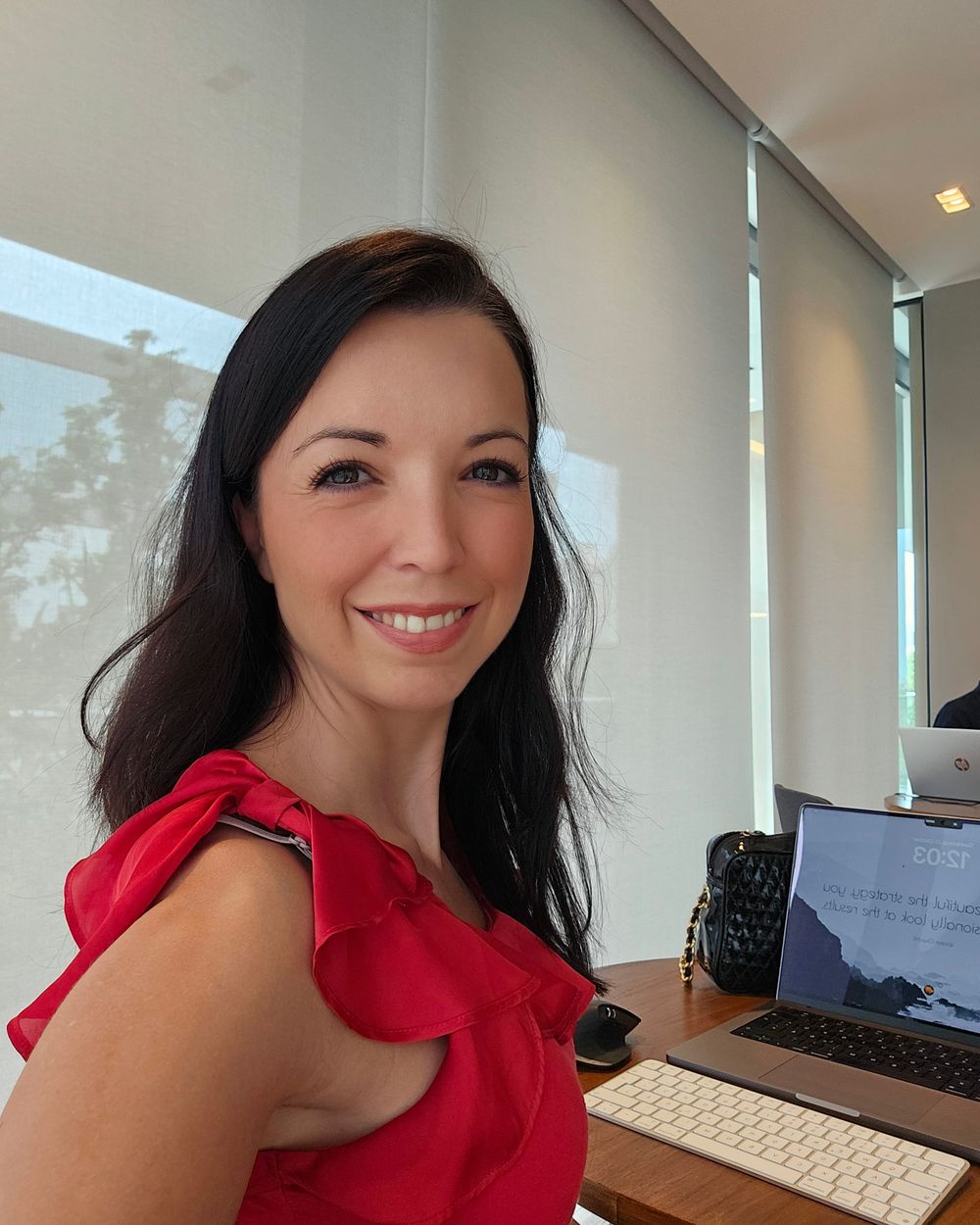 Marisa Kalinke am Schreibtisch