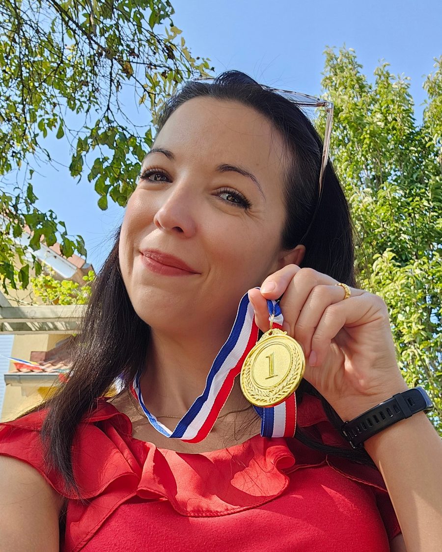 Marisa Kalinke mit Siegermedaille im Band in Paraguays Farben